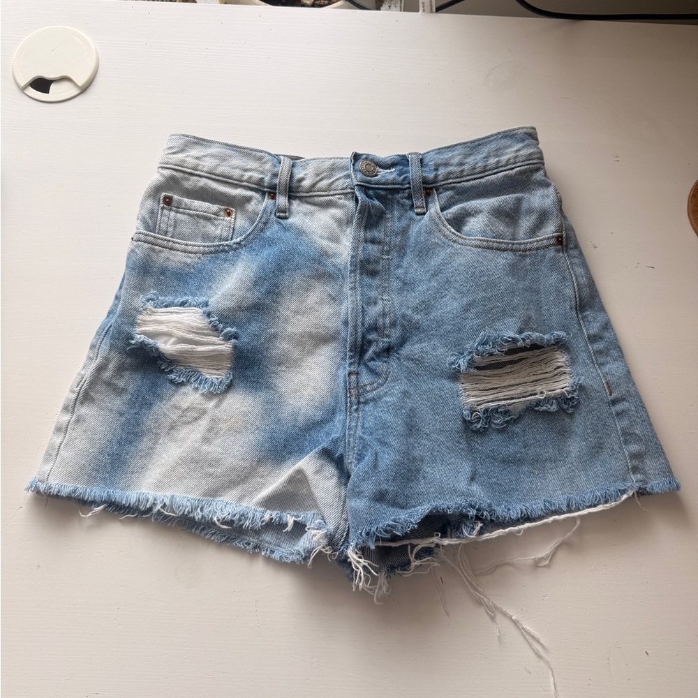 PacSun ultra high rise vintage short light wash distressed 26